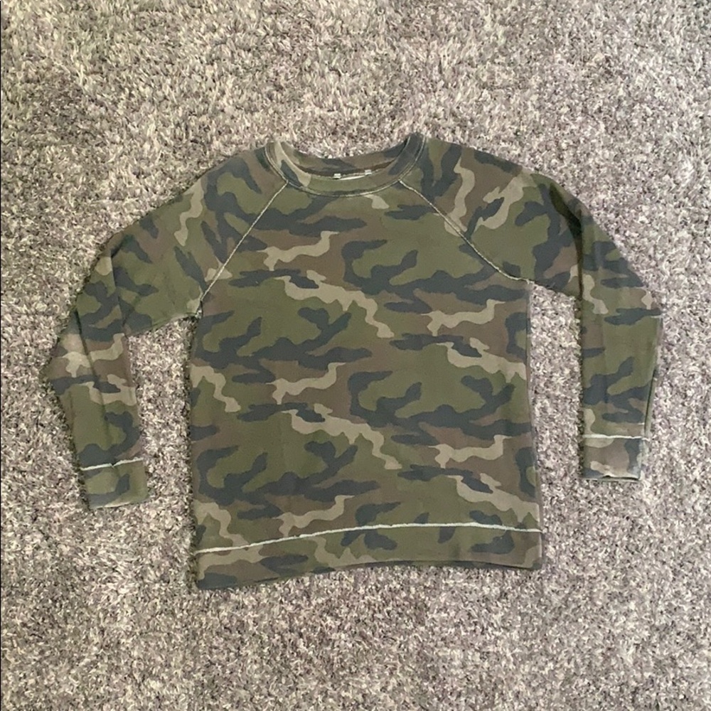 American Eagle Outfitters Camo LS Pullover